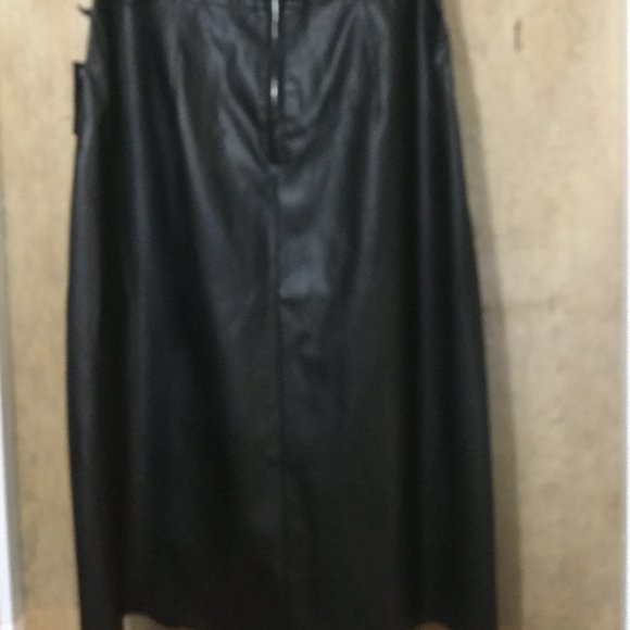NWT Gabby Isabella faux leather skirt beautiful size medium with matching belt - Picture 6 of 8